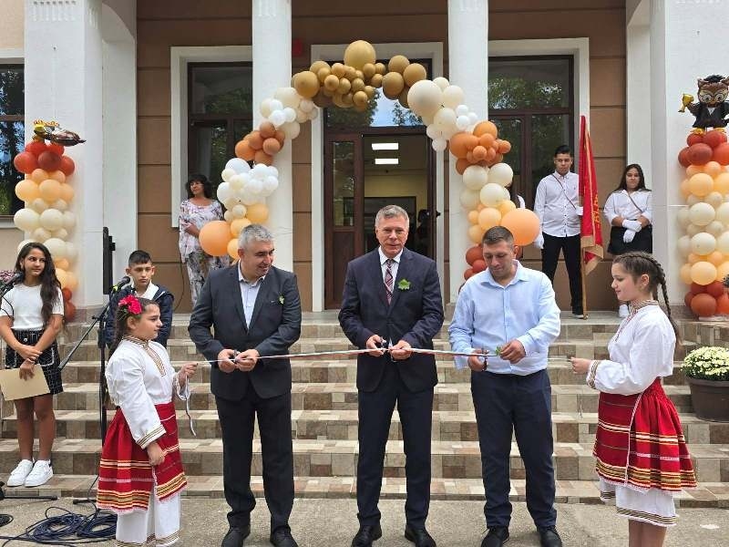 В първия учебен ден официално бе открита обновената сграда на ОУ „Св. Паисий Хилендарски“ в Горна Оряховица