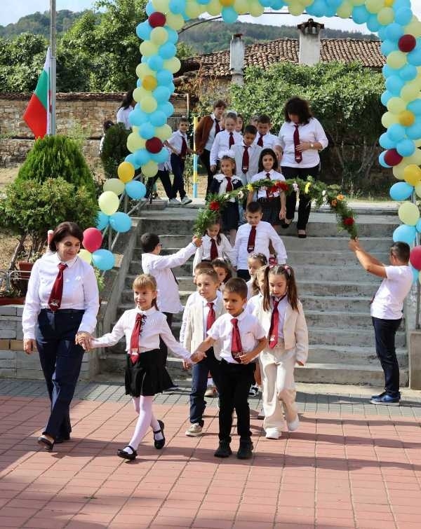 650 деца прекрачиха прага на училищата в община Лясковец