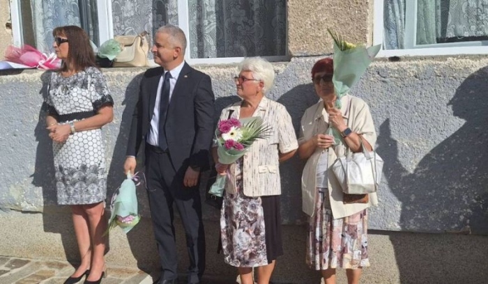 Ангел Янчев към ученици: Благодарете на учителите си всеки ден и обичайте България