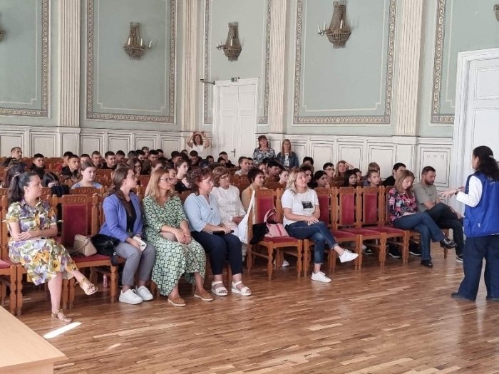 Експерти от Международната организация по миграция говориха за трафика на хора с ученици в свищовска гимназия