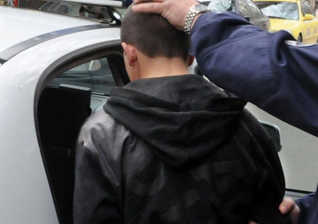 19-годишен със 180 грама трева заловиха полицаи от Стражица