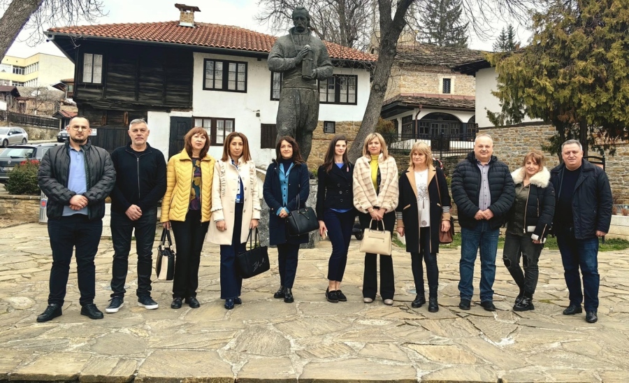 Община Елена предаде щафетата за „Балканът пее и разказва“ на Община Дряново