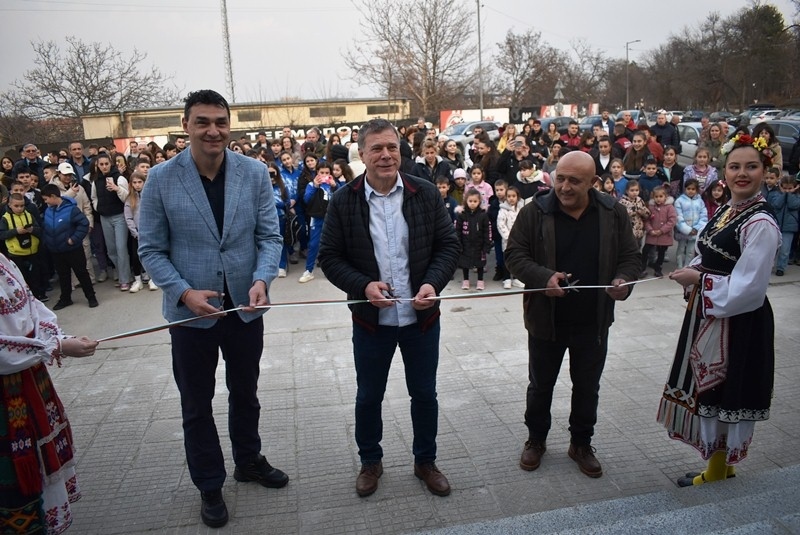 Волейболната легенда Владо Николов дойде за откриването на енергийно обновената Спортна зала „Никола Петров“ в Горна Оряховица