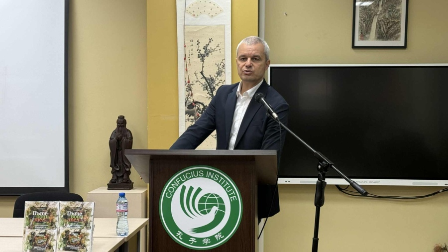 Книгата си „Пътеводител на старите български земи“ представи във Велико Търново Костадин Костадинов