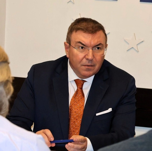 Проф. Костадин Ангелов и Никифор Тодоров, ГЕРБ-СДС: Спасените средства по Плана за възстановяване влагаме за истински европейски училища