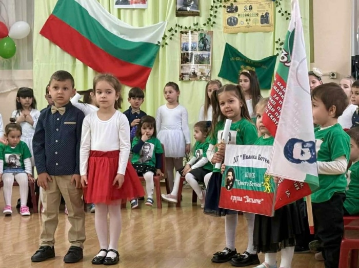 От ДГ „Иванка Ботева“  заопчнаха събитията за 150-годишнината от Априлското въстание