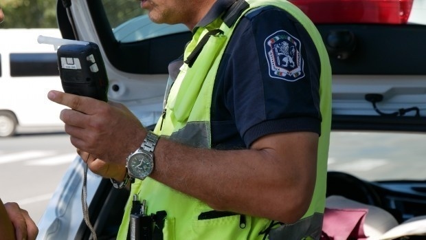 Солидно почерпен шофьор задържаха полицаи от Свищов след катастрофа
