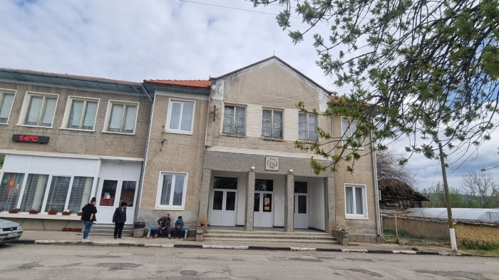 „Красива България“ отпуска средства за ремонт на читалището във Върбица