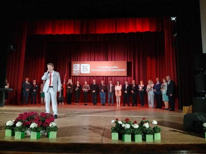 Заключителното събитие на „БСП - Обединена левица“ съчета единство, отборен дух и препълнен салон 