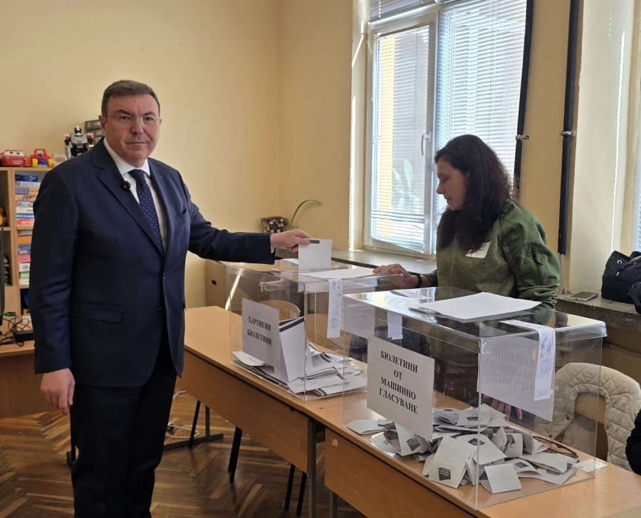 Проф. Костадин Ангелов: Гласувах за по-добра и по-здрава България и чист въздух във Велико Търново