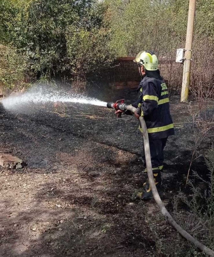Спасиха 100 дка посеви от пожар в изборния ден