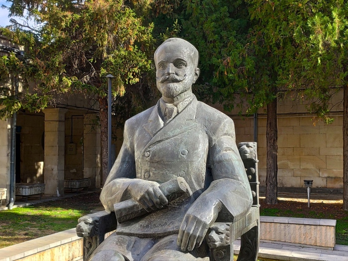 Стопанска академия „Димитър А. Ценов“ стартира дарителска кампания за 90-я си юбилей