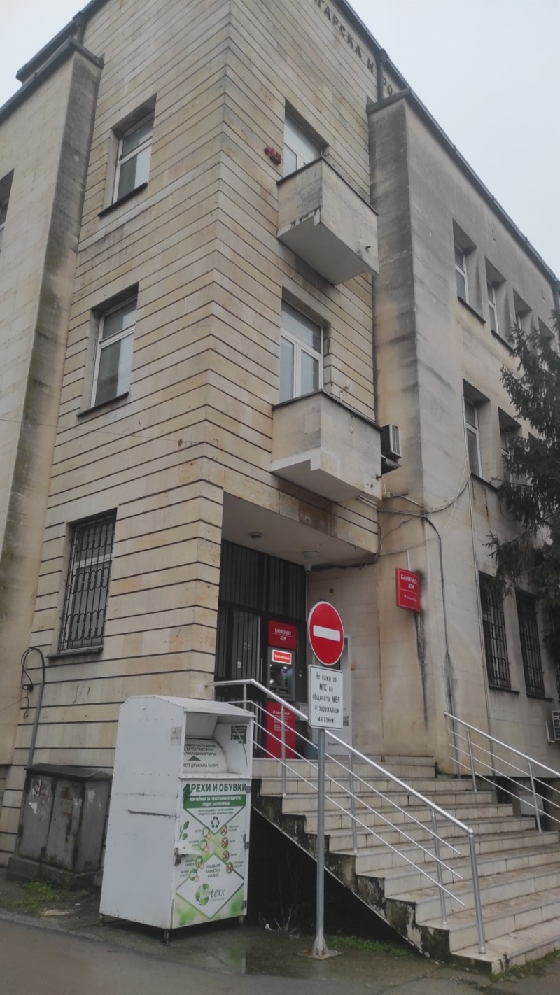Полицията в Полски Тръмбеш напуска старата си сграда, която е пред срутване