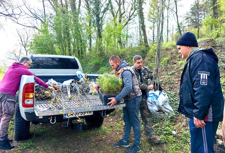В Елена организираха масово почистване