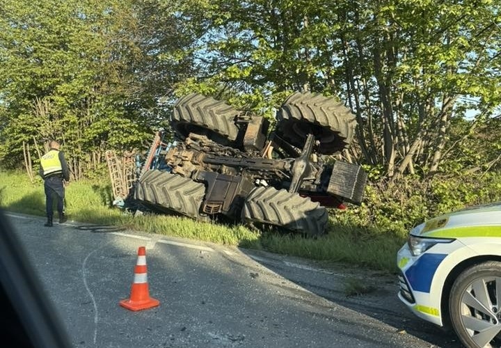 Товарен автомобил са се ударили край Добри дял, има сериозни щети