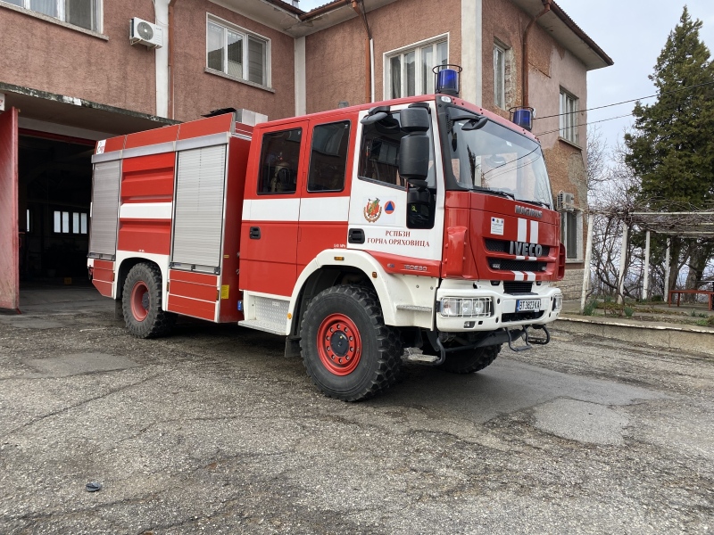 Пожар на тераса на блок вдигна на крак огнеборци от Велико Търново в неделния следобед