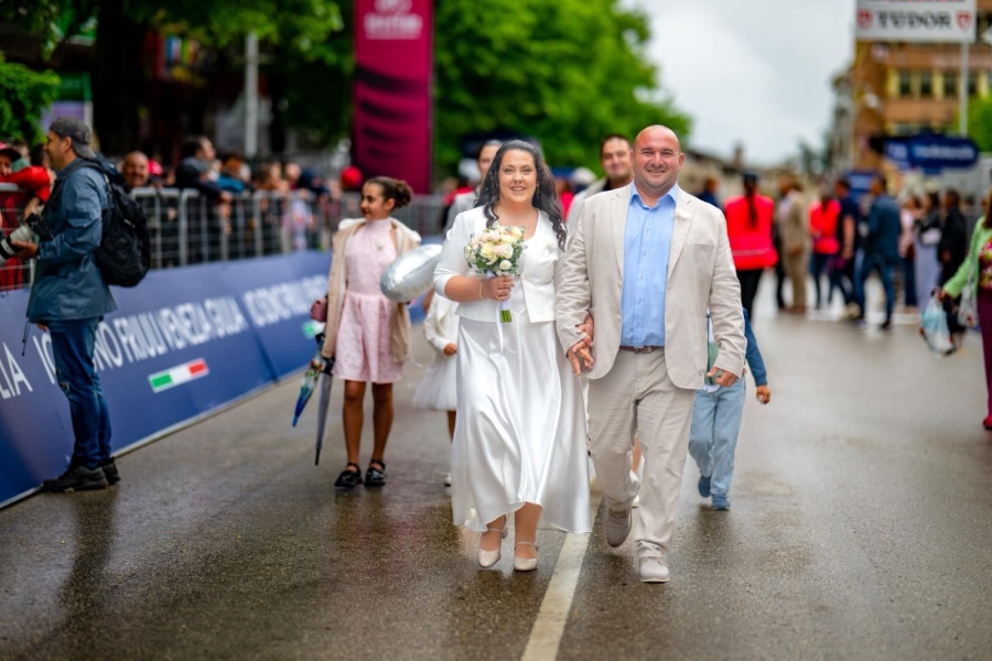 Giro D`Italia остави ярък спомен в сърцата на Деси и Стоян, които сключиха брак минути преди финала