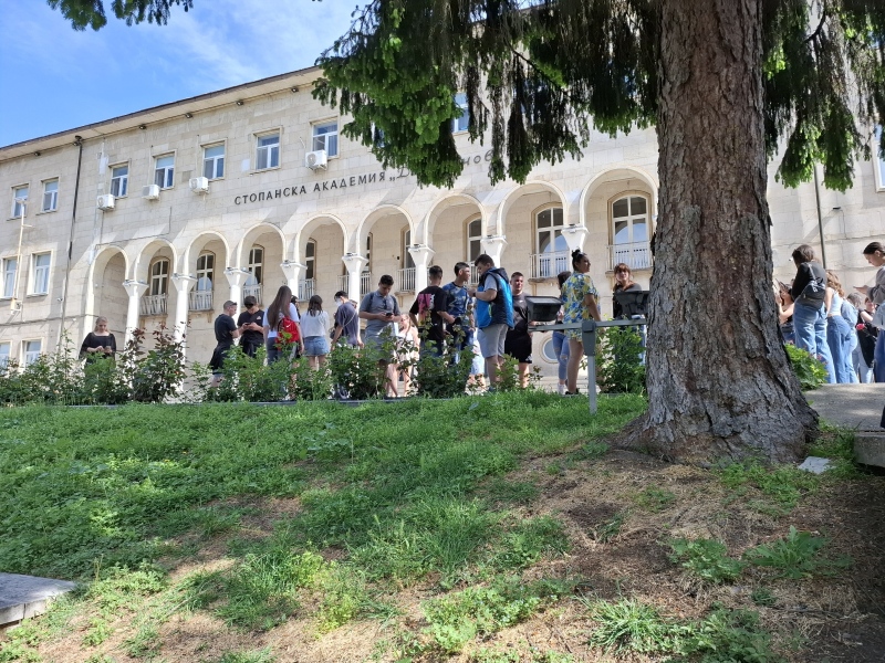 Над 160 зрелостници гостуваха в Свищовската академия по пилотна за България инициатива