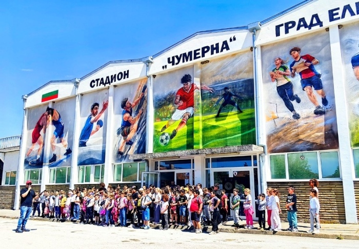 Стадион „Чумерна“ в Елена грейна с нова фасада