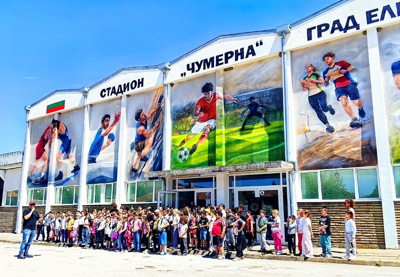 Стадион „Чумерна“ в Елена грейна с нова фасада
