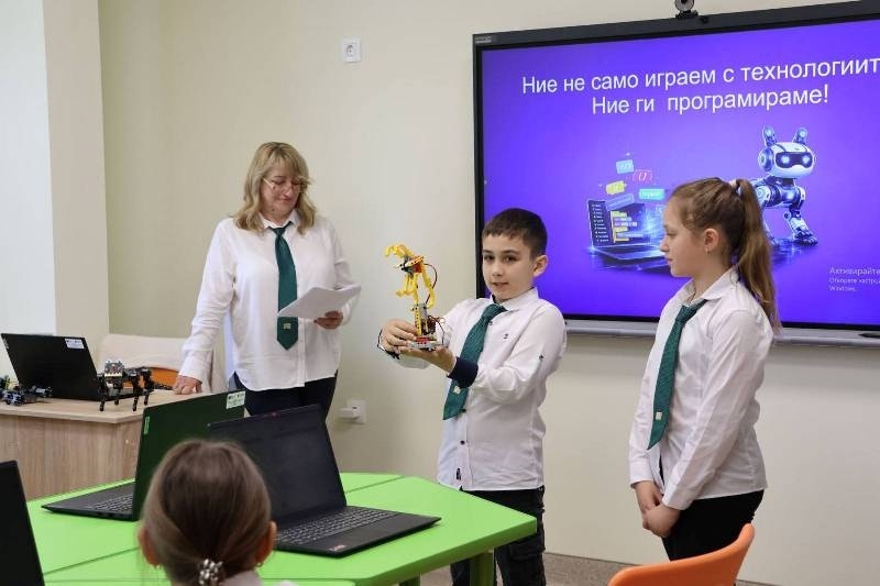 STEM център откриха в СУ „Максим Райкович“ в Лясковец