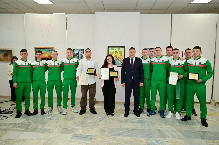 Елица Иванова, Кристиян Бараков и отборът по хандбал на ПГЕЕ „Ломоносов“ са тазгодишните носители на наградата „Млада Горна Оряховица“