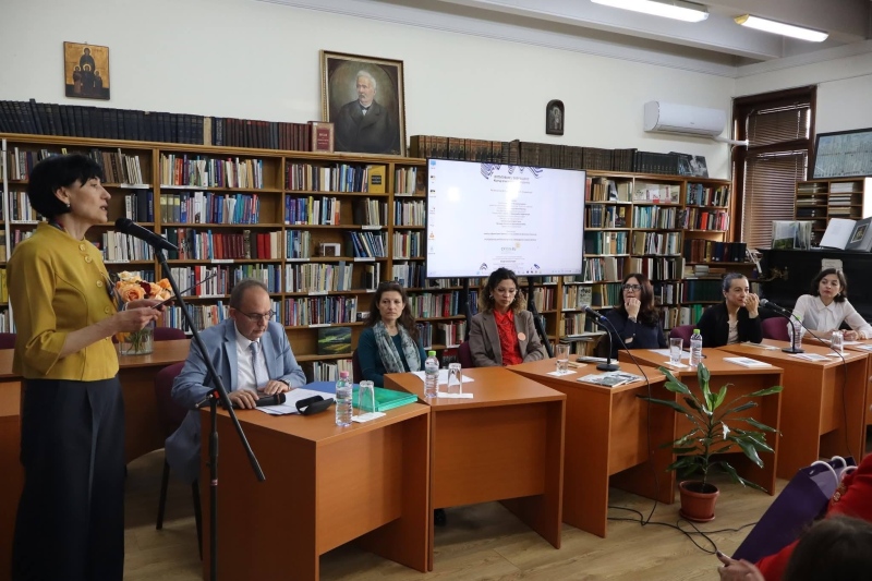 Съвременната кипърска поезия представиха във великотърновската библиотека