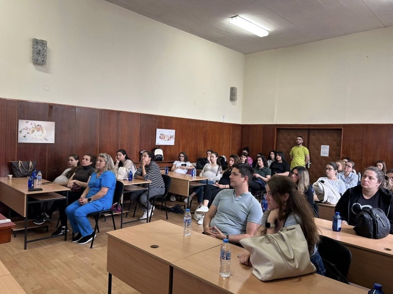 Темата за кърменето събра десетки бъдещи майки във великотърновската болница