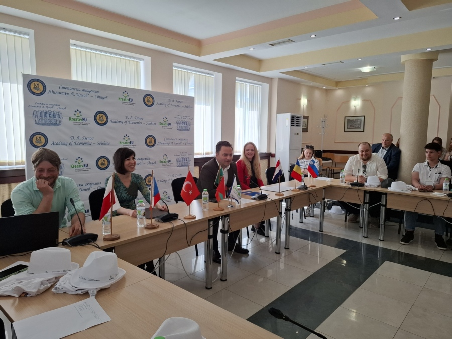 Международен хакатон тече в Свищовската академия
