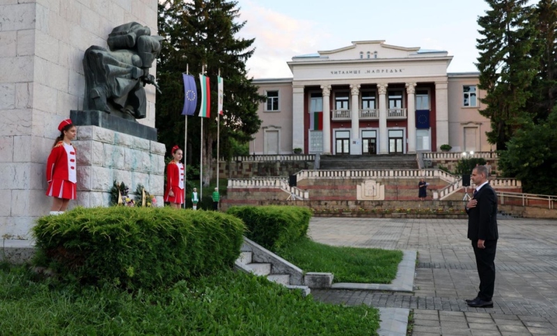 Лясковец  почете Христо Ботев