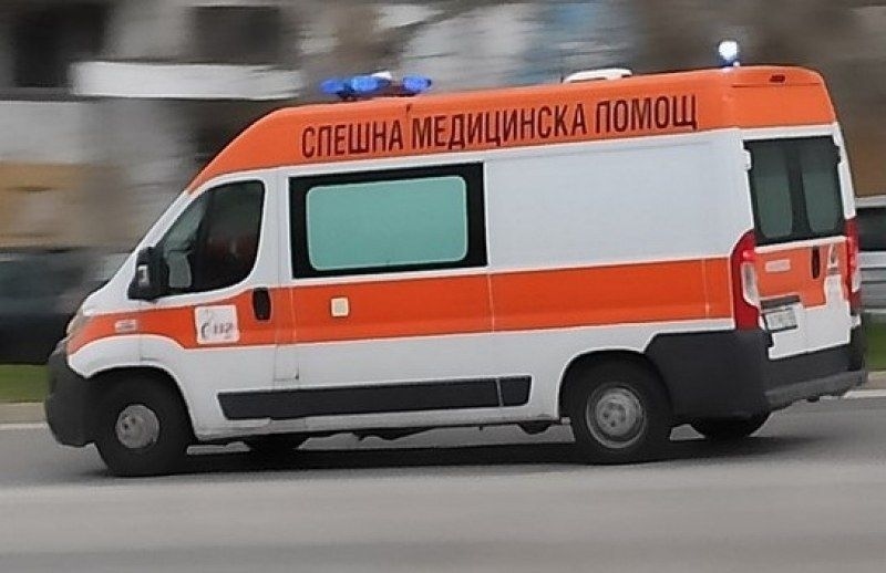 Мъж е в болница с прободна рана след разпра в Петко Каравелово