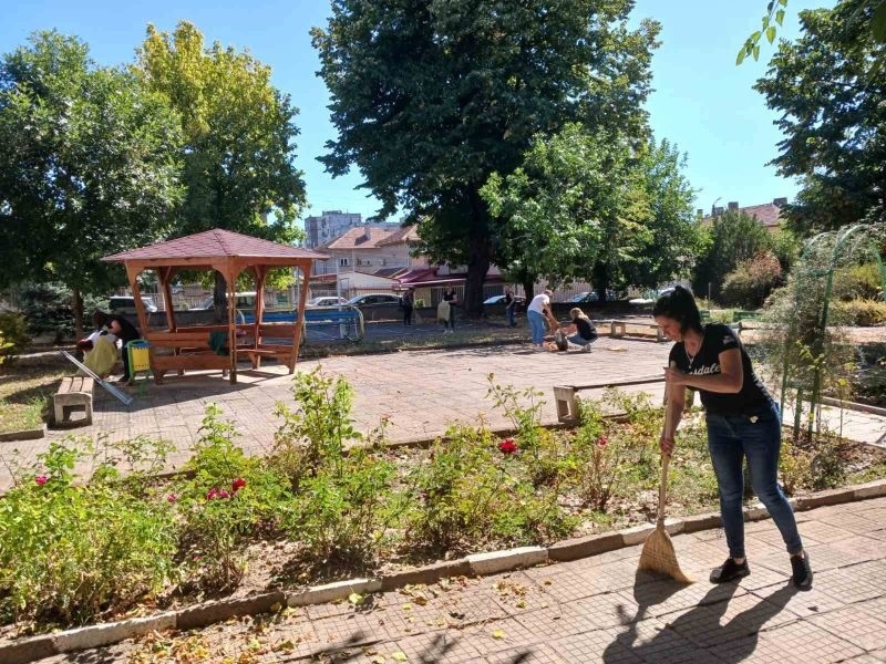 Общинската администрация и служители от звената към Община Павликени участваха в Националната доброволческа кампания „Да изчистим България заедно“