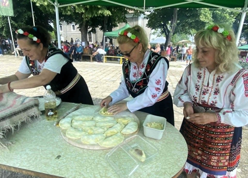 Вкусни баници отново събраха малки и големи в Балван