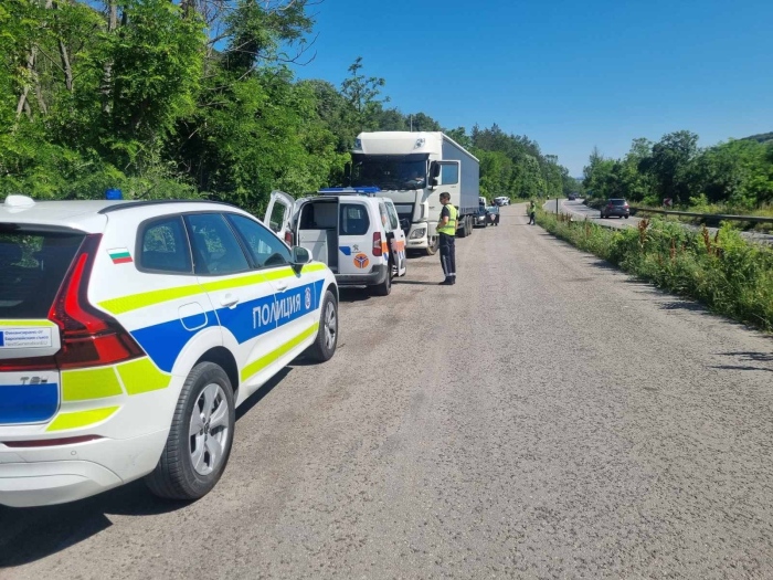 3 акта и 13 глоби са съставили великотърновски полицаи при спецакция край Самоводене