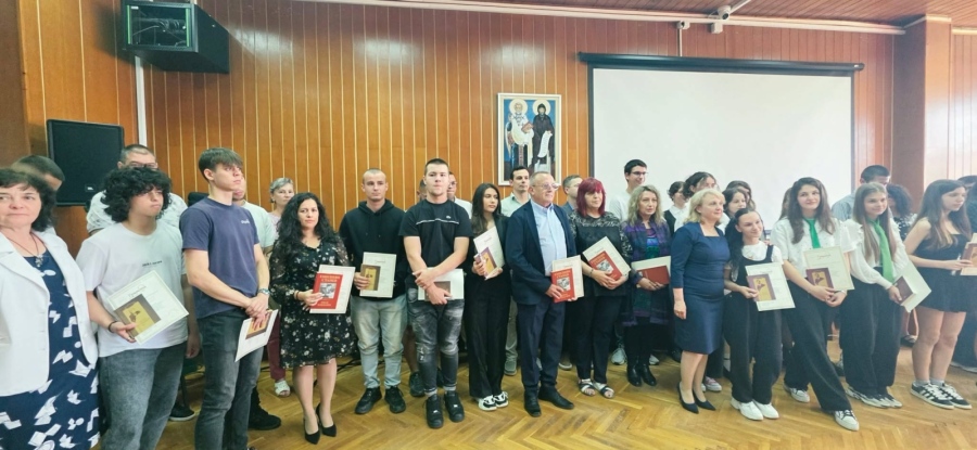 Директорът на ОУ „Иван Вазов“ в Горна Оряховица Иван Момъков е „Директор на годината“ за 2026-а