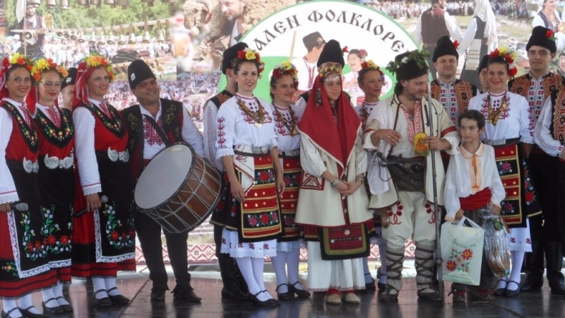Арбанаси посреща 2000 фолклорни изпълнители за фестивала „Насред мегдана“