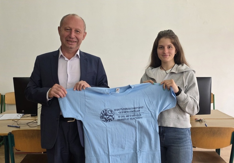 Сабрина Колева е първата, която се записа във ВТУ за следващата семестриална година, приемът на документи започна днес