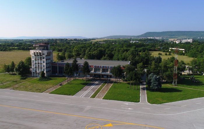 Самолет с румънски туристи е кацнал аварийно в Горна Оряховица