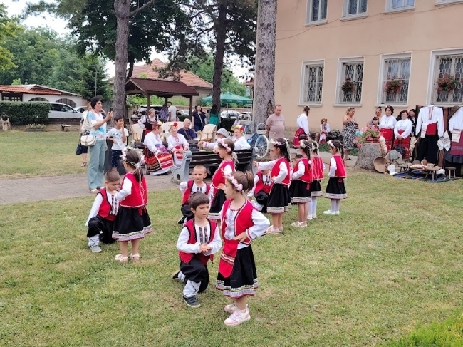 За 17-ти път в Янтра посрещнаха гости за фолклорния празник „От извора“