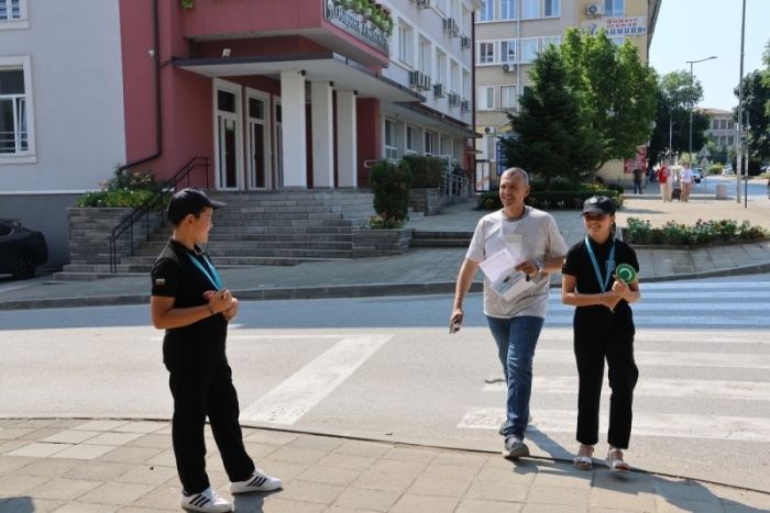 Малки полицаи патрулираха в Лясковец за Националния ден на безопасността на движение по пътищата