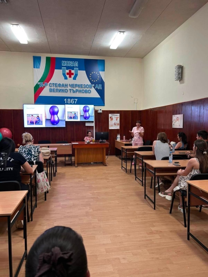 Методи за облекчаване на болката при раждане обсъдиха акушерки и бъдещи майки в търновската болница