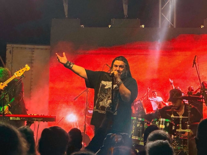 Звезди и АХАТ поставиха началото на STEED ROCK FEST, днес на сцената излизат СИГНАЛ