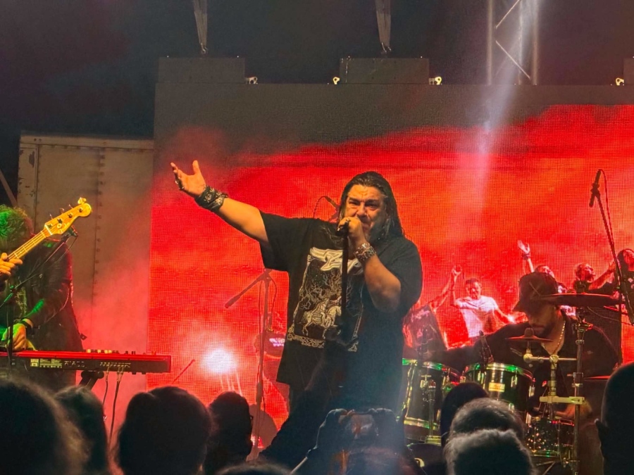 Звезди и АХАТ поставиха началото на STEED ROCK FEST, днес на сцената излизат СИГНАЛ