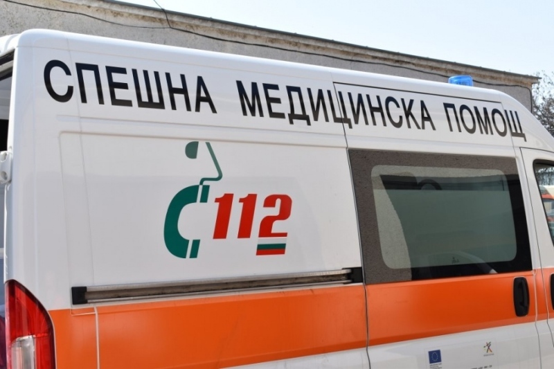 Пешеходка е в тежко състояние след пътен инцидент