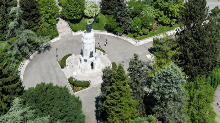 Непълнолетни момичета се сбиха в района на паметник \