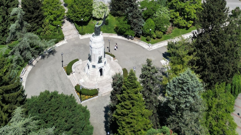 Непълнолетни момичета се сбиха в района на паметник \